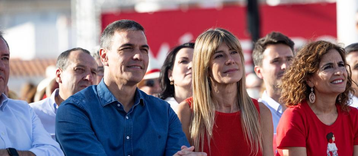 Pedro Sánchez y su mujer, el martes en Benalmádena