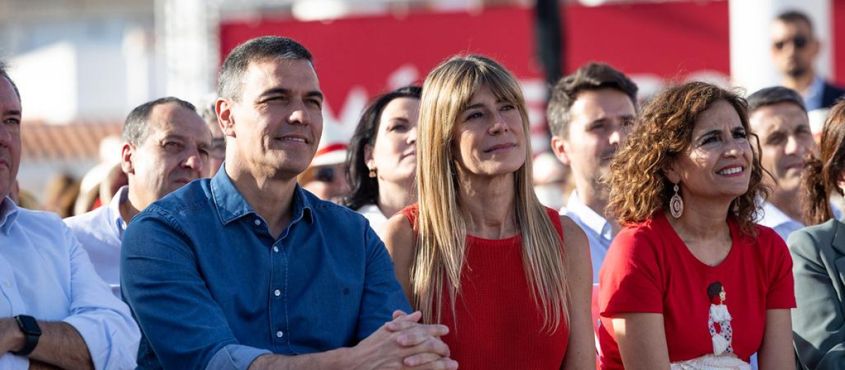 Pedro Sánchez y su mujer, el martes en Benalmádena