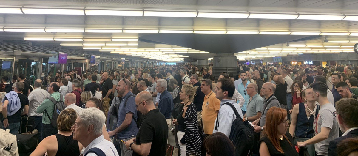 Estación de Atocha colapsada