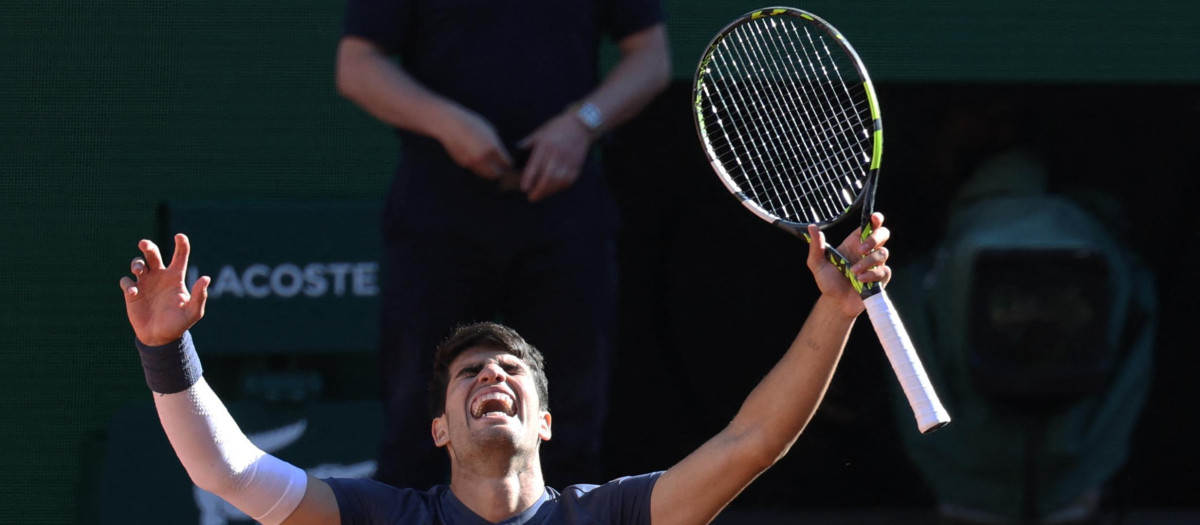 Carlos Alcaraz luchará el domingo por ganar Roland Garros