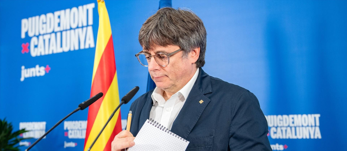 El candidato de Junts a la Generalitat de Catalunya, Carles Puigdemont, durante una rueda de prensa para valorar los resultados de las elecciones catalanas, a 13 de mayo de 2024, en Argelès (Francia). Durante la comparecencia, Puigdemont ha anunciado que ya ha abierto los primeros contactos con ERC y ha anunciado su intención de presentar su candidatura a la presidencia de la Generalitat en el debate de investidura. Junts obtuvo ayer, 12 de mayo, en las elecciones a la Generalitat de Catalunya, 35 escaños, tres más que en las pasadas elecciones autonómicas de 2021.
13 MAYO 2024;JUNTS;PUIGDEMONT;ARGELES;FRANCIA
Glòria Sánchez / Europa Press
13/5/2024