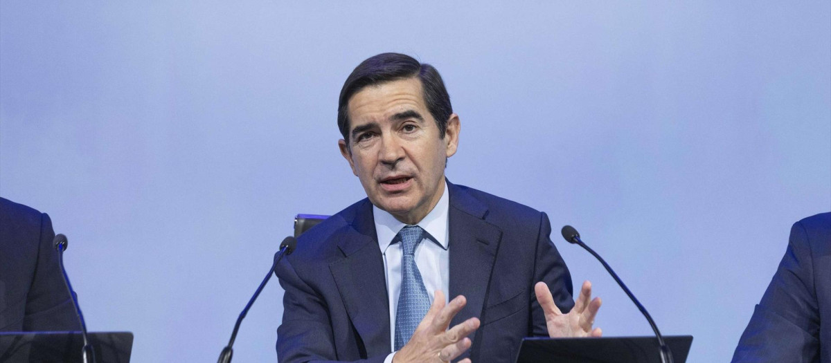 El presidente del BBVA, Carlos Torres, durante una rueda de prensa.