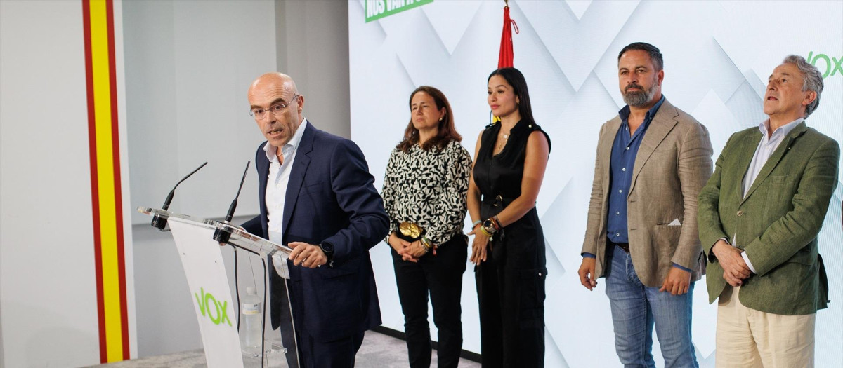 El candidato de Vox a las elecciones europeas, Jorge Buxadé, durante la noche electoral