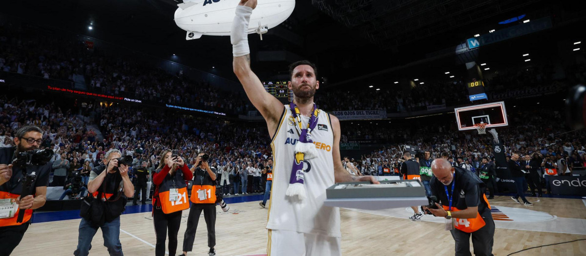 Rudy Fernández celebra la victoria del equipo en el que puede ser su último partido con la camiseta blanca en el Wizink Center
