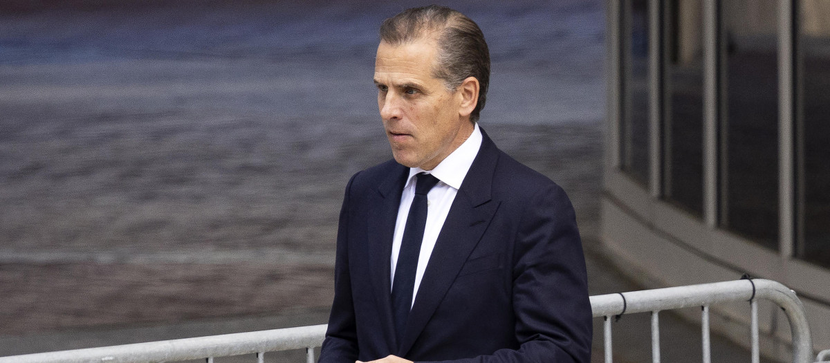 Hunter Biden, hijo del presidente estadounidense Joe Biden, saliendo del tribunal de Delaware