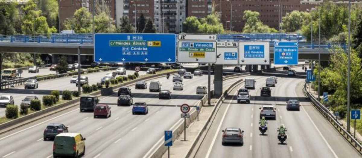 La M-40 y la M-50 son vías que rodean la capital y permiten agilizar el tráfico