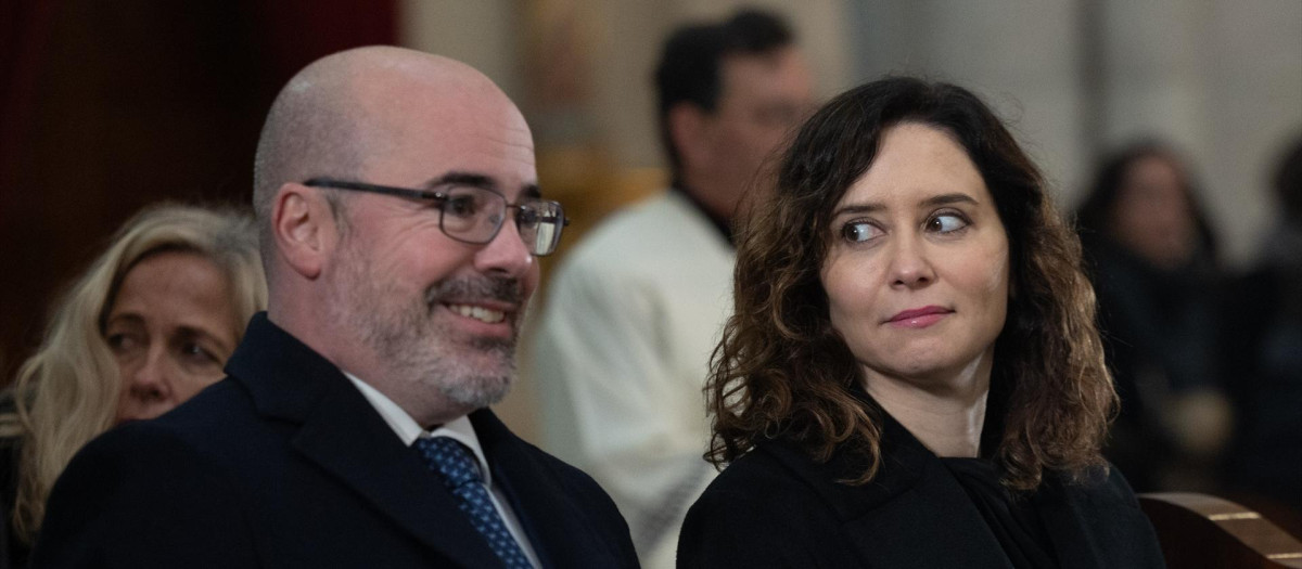 El delegado del Gobierno en la Comunidad de Madrid, Francisco Martín, y la presidenta de la Comunidad de Madrid, Isabel Díaz Ayuso