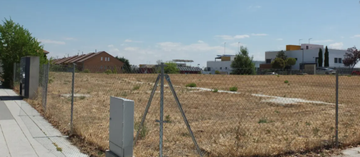 Una de las parcelas que venden en Paracuellos del Jarama