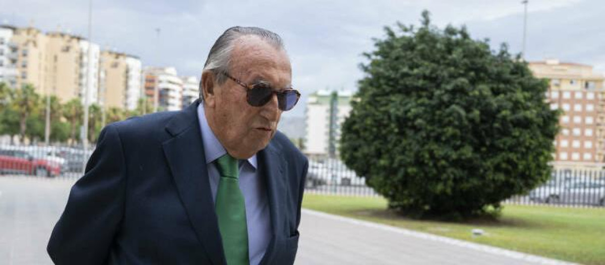 Carlos Fabra, expresidente de la Diputación Provincial de Castellón, saliendo de los juzgados