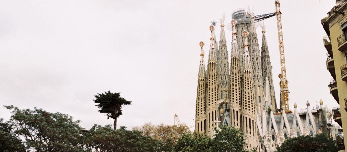 La Sagrada Familia de Barcelona fotografiada con un carrete One Hundred Film