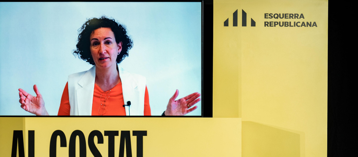 La secretaria general de ERC, Marta Rovira, participa por videoconferencia en un acto de campaña electoral este abril de 2024