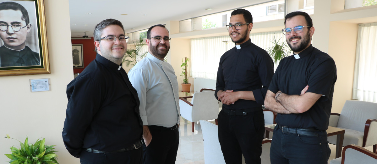 Los cuatro diáconos que serán ordenados sacerdotes este sábado en Sevilla