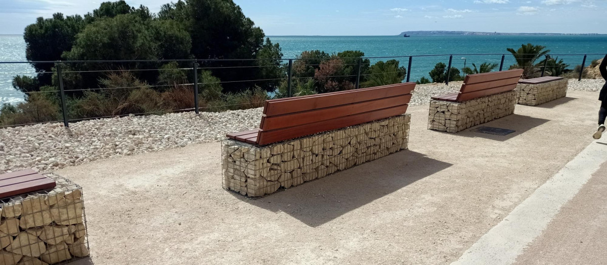 Vía verde de la Cantera con vistas al mar