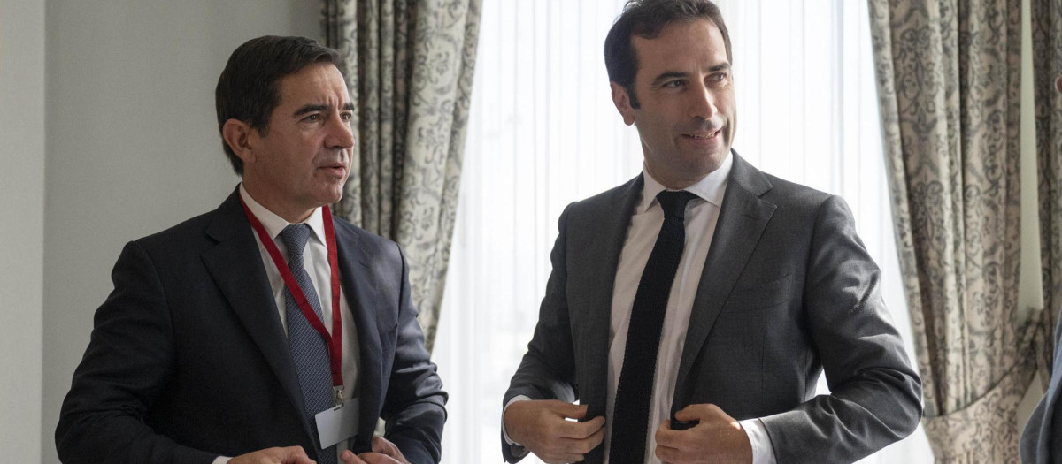Carlos Torres (BBVA) y Carlos Cuerpo, este lunes en Santander