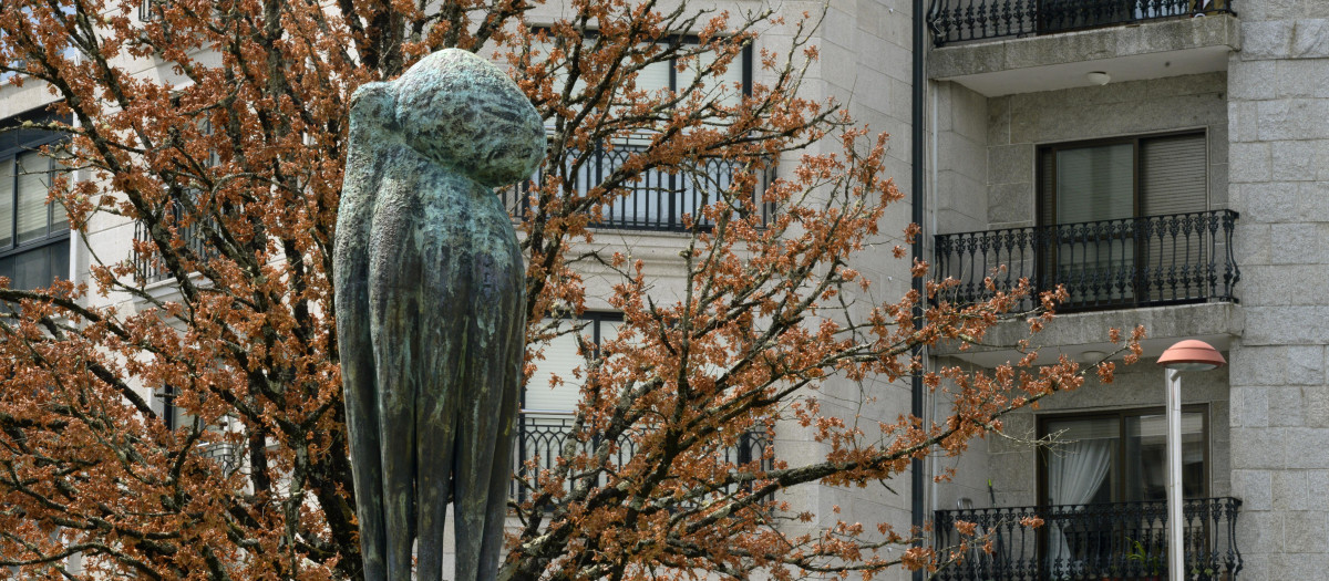Escultura en Carballiño (Orense)