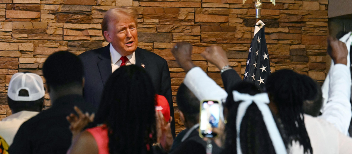 Donald Trump en una mesa redonda comunitaria en la Iglesia 180 en Detroit, Michigan