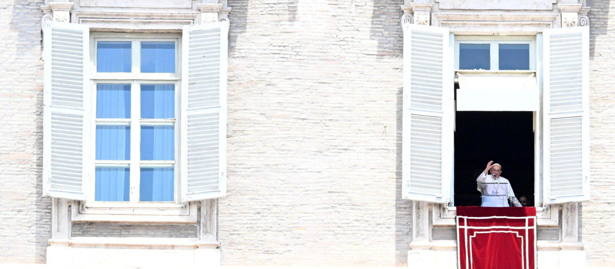 El Papa rezó el Ángelus desde la ventana del Palacio Apostólico