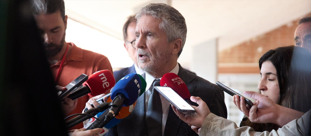 El ministro del Interior, Fernando Grande-Marlaska, atiende a medios de comunicación