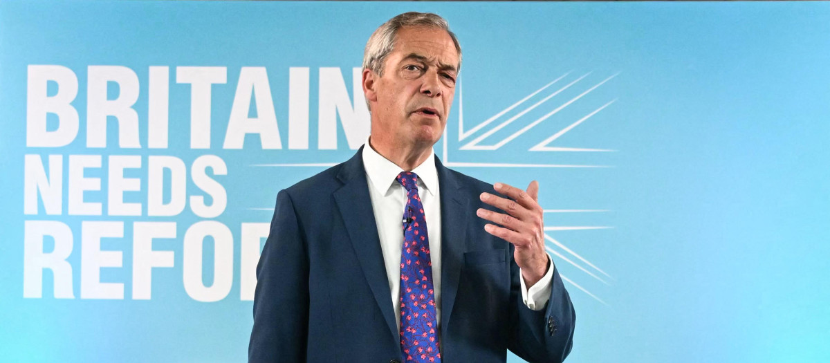 El líder del Reform UK, Nigel Farage, presenta el manifiesto electoral general de su partido en Merthyr Tydfil, Gales del Sur