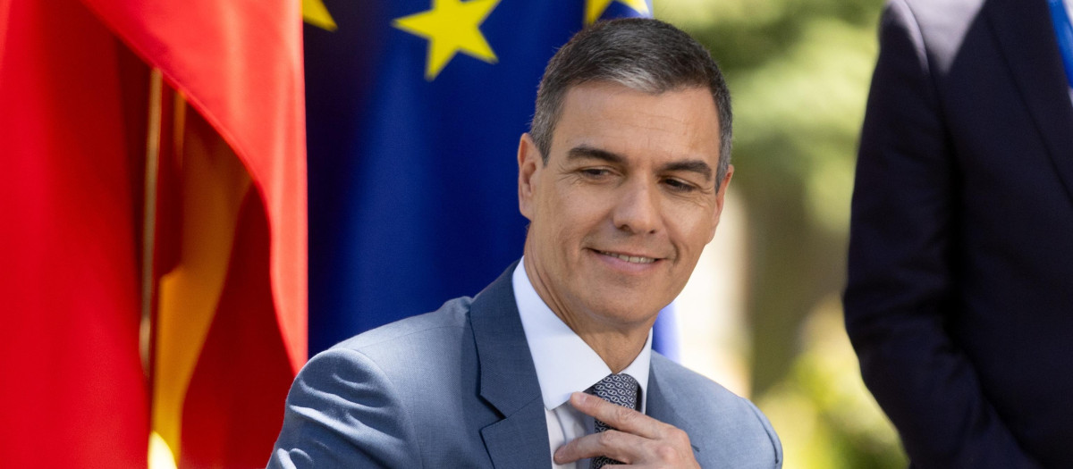 El presidente de Gobierno, Pedro Sánchez, durante la VIII RAN, en el complejo de la Moncloa, a 13 de junio de 2024, en Madrid (España). El presidente del Gobierno, Pedro Sánchez, recibe en Moncloa al presidente de Turquía, Recep Tayyip Erdogan, antes de que ambos presidan la VIII reunión de alto nivel España-Turquía (RAN). Con esta octava cumbre bilateral ambos mandatarios buscan reafirmar la asociación integral entre España y Francia y dar un nuevo impulso a las relaciones comerciales, en claro aumento en los últimos años. La cumbre va acompañada por un foro empresarial y una reunión de la industria de la defensa.
13 JUNIO 2024;REUNIÓN;RAN;TURQUÍA;ESPAÑA
Eduardo Parra / Europa Press
13/6/2024