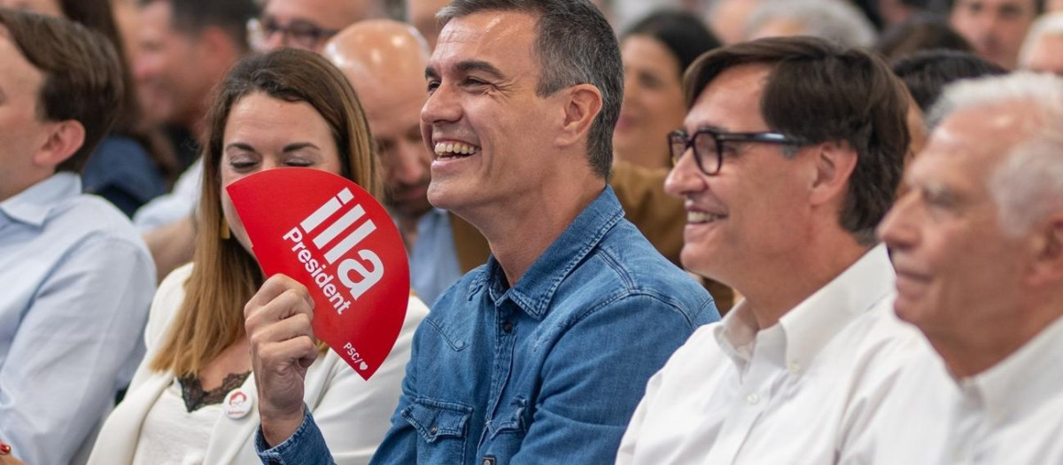 El presidente del Gobierno, Pedro Sánchez y el primer secretario del PSC, Salvador Illa