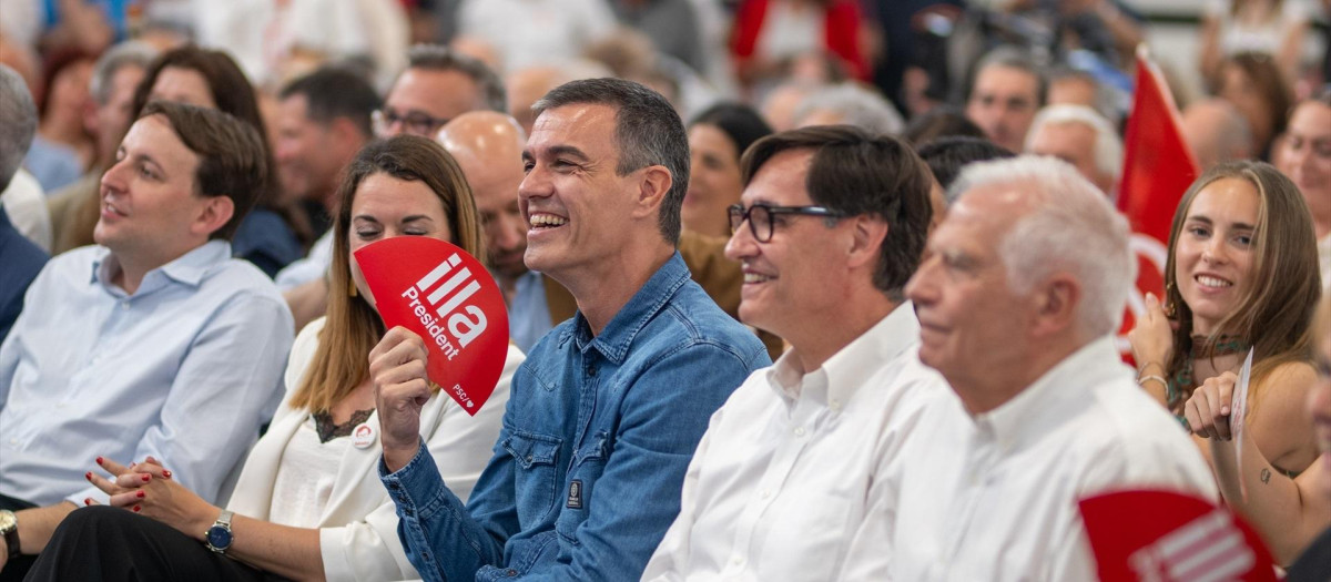 El presidente del Gobierno, Pedro Sánchez y el primer secretario del PSC, Salvador Illa