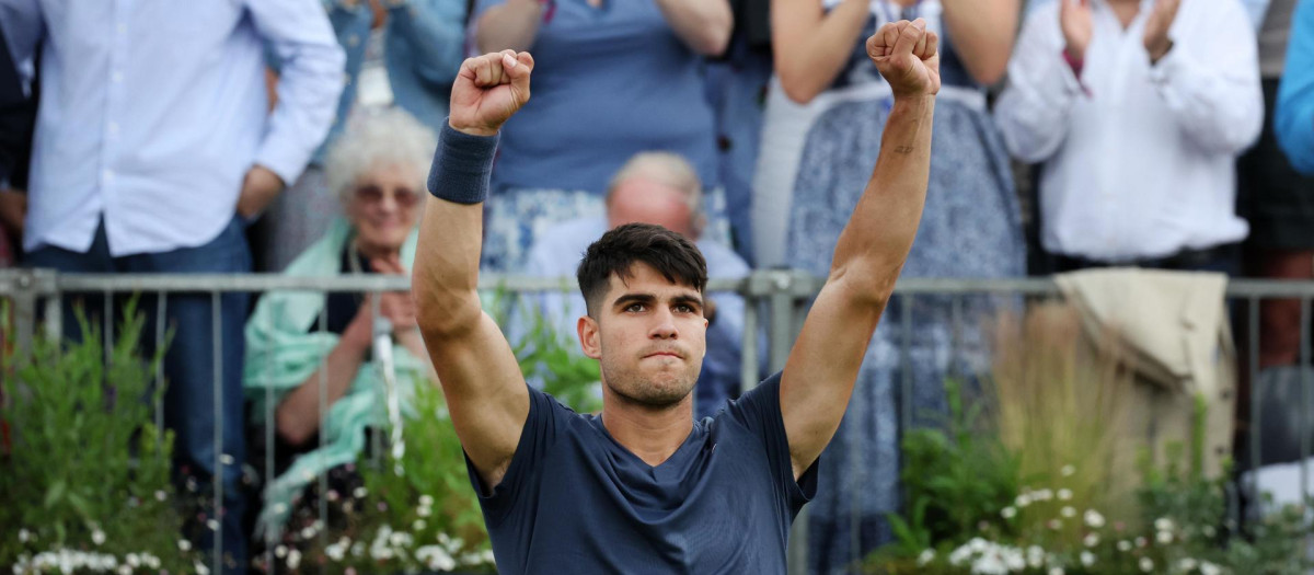 Carlos Alcaraz se ha estrenado con victoria en Queen's