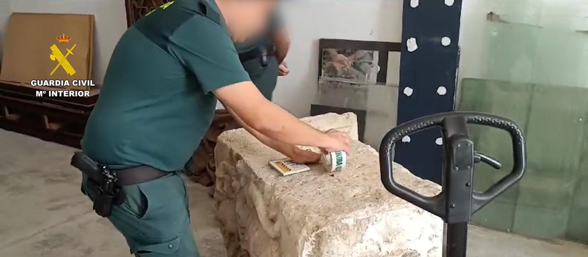 El pilar había sido sustraído de la fuente ubicada en el Cortijo Grande del Duque de Lucena