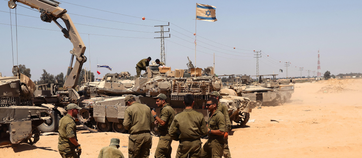 Soldados israelíes en frontera con la Franja de Gaza