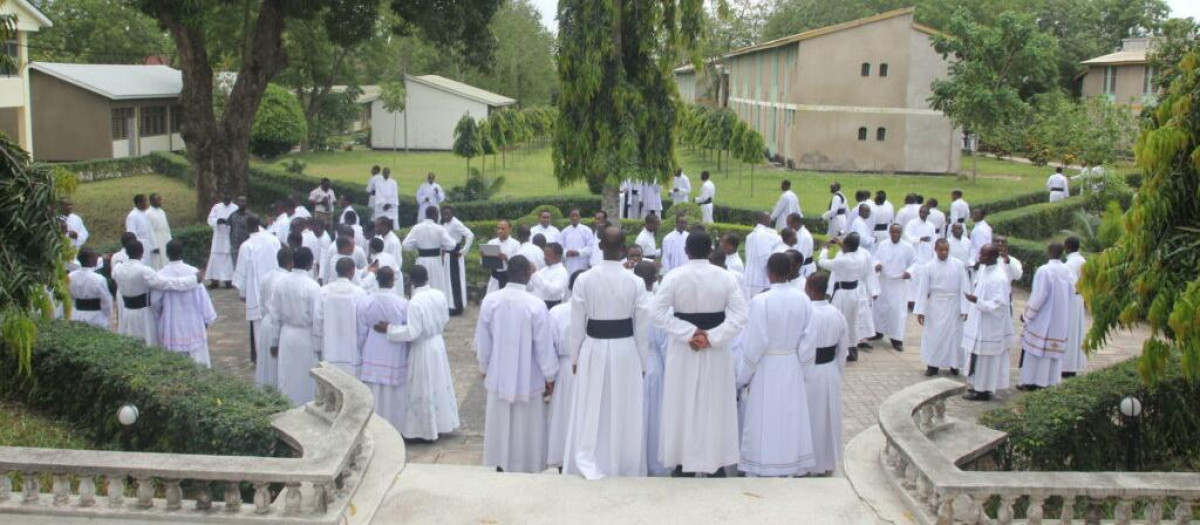 Seminaristas en Tanzania