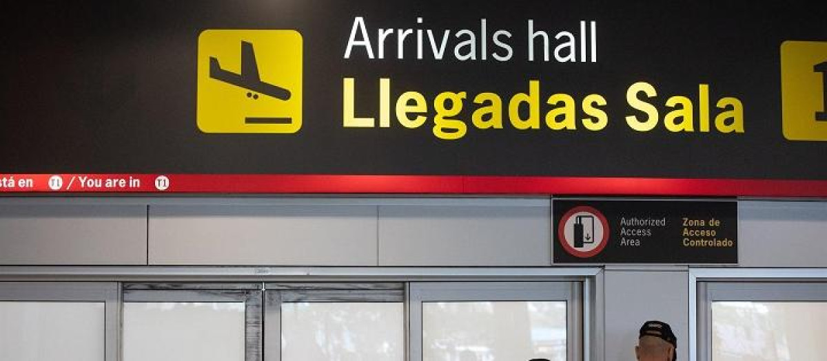 Policía Nacional en el aeropuerto de Barajas