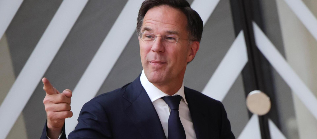 Brussels (Belgium), 17/06/2024.- Dutch Prime Minister Mark Rutte arrives at a European People'Äôs Party (EPP) leaders meeting in Brussels, Belgium, 17 June 2024. EU leaders gather in Brussels following the European Parliament elections to discuss the next institutional cycle and to renew the European institutions top jobs with the need to reflect the diversity of the EU in terms of geography, country size, gender, and political affiliation. (Elecciones, Bélgica, Bruselas) EFE/EPA/OLIVIER MATTHYS