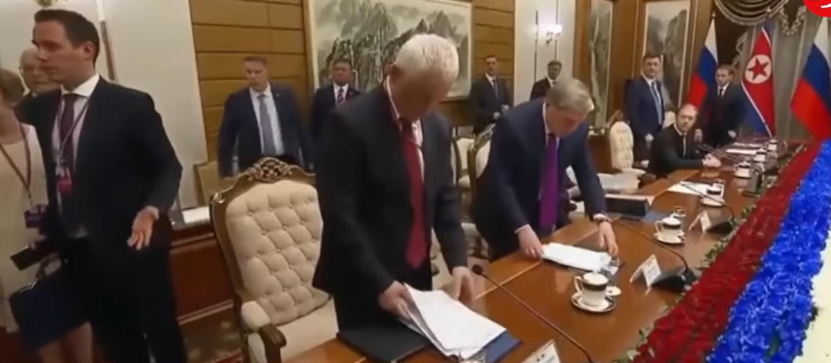 Momento en el que se produjo el incidente protocolario con la delegación rusa