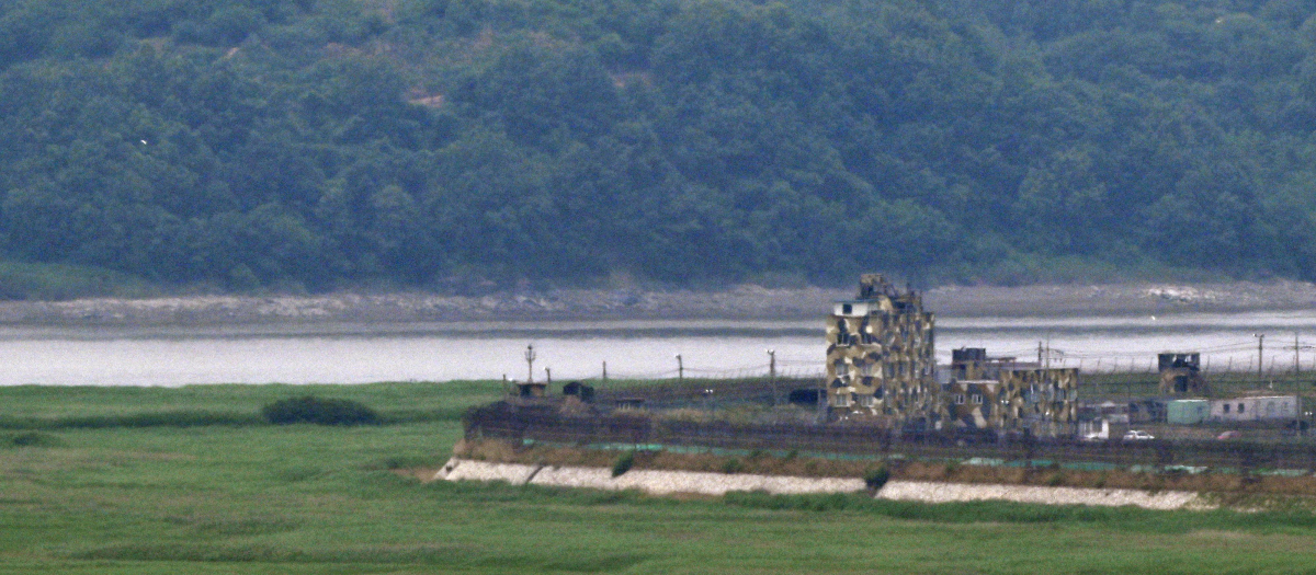 Un puesto de guardia de Corea del Norte, en el lado norte de la Zona Desmilitarizada (DMZ) que divide las dos Coreas