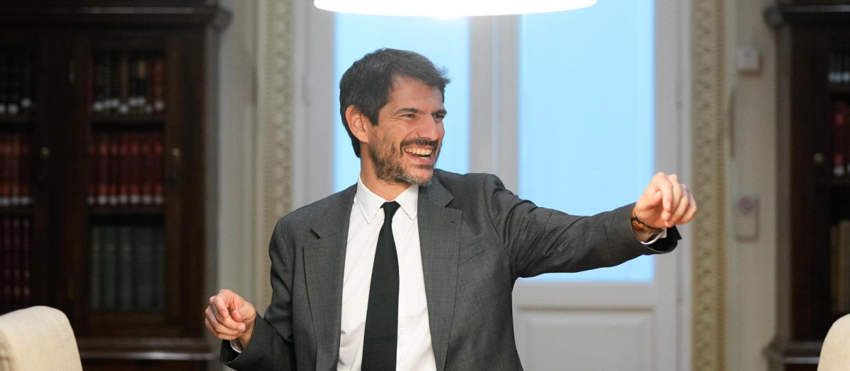 El ministro de Cultura, Ernest Urtasun, en la presentación del centenario el Museo del Romanticismo