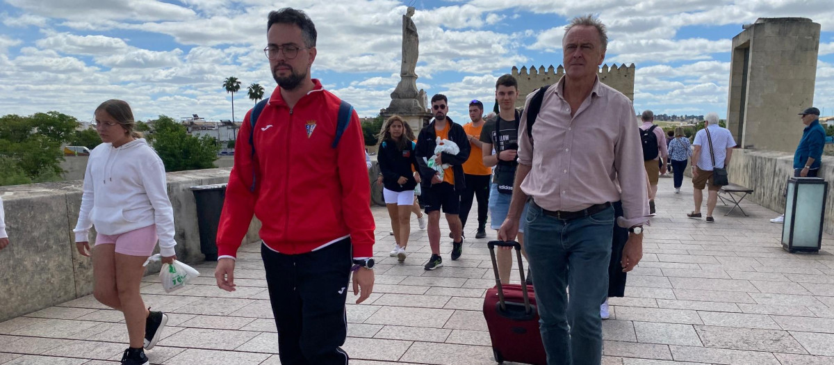 Turistas en el Puente Romano