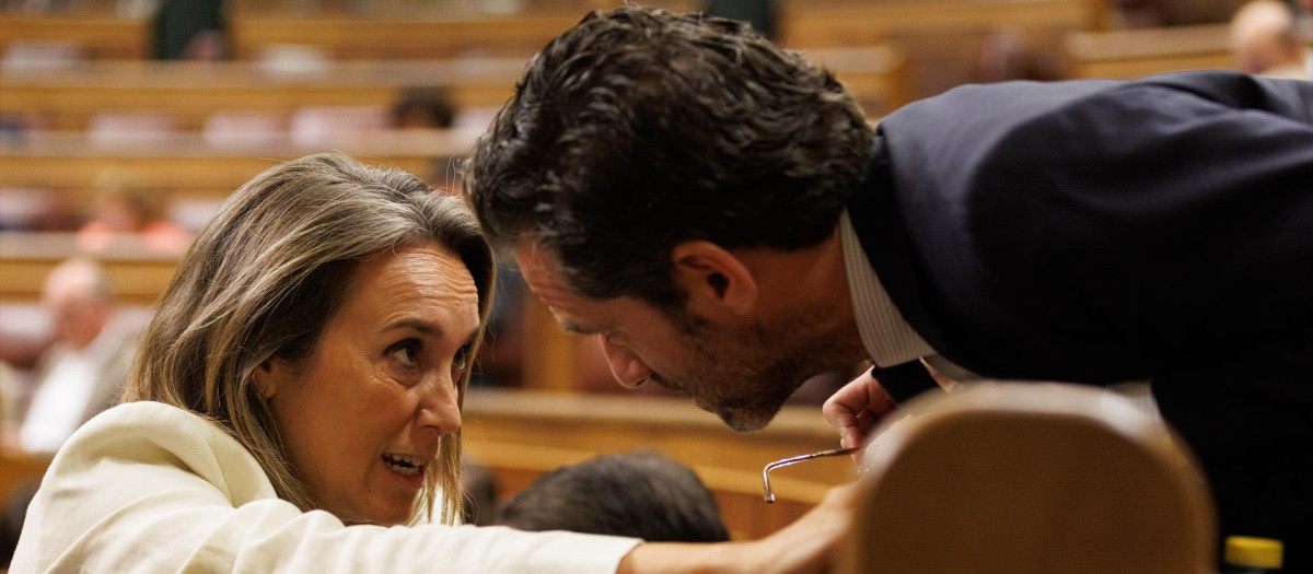 La portavoz del PP en el Congreso, Cuca Gamarra y el vicesecretario de Cultura y Sociedad Abierta del Partido Popular y diputado, Borja Sémper