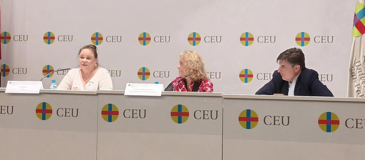 La escritora cubana Zoé Valdés, Consuelo Martínez del CEU y Jorge Martín Frías de Disenso