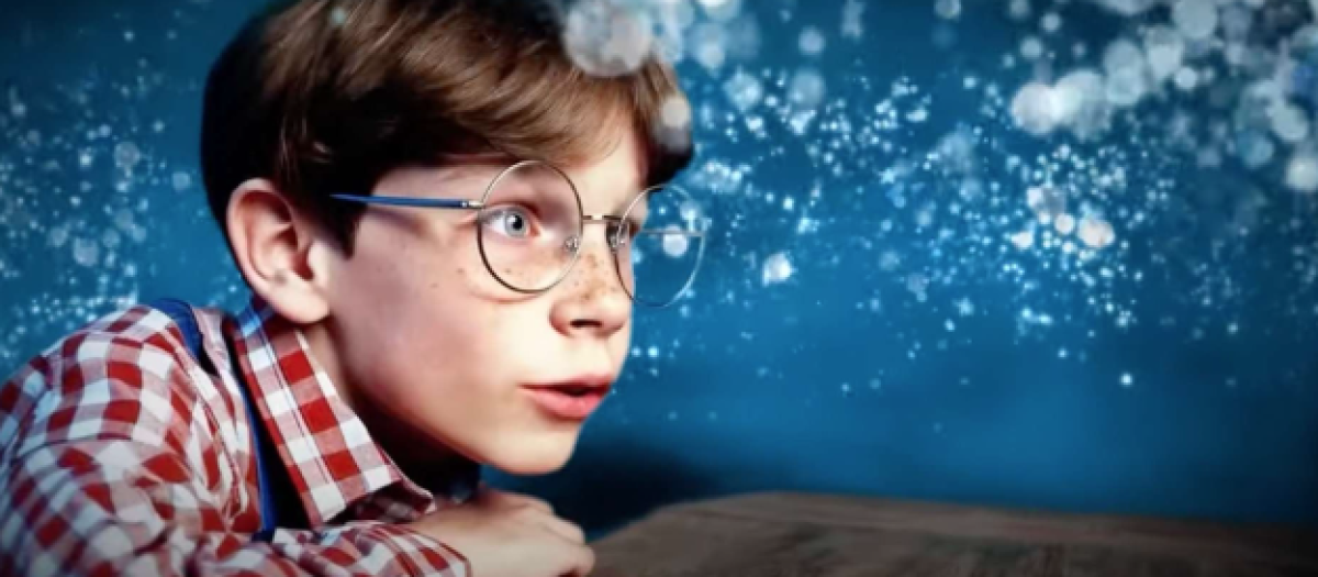El protagonista ficticio del nuevo anuncio de Toys “R” Us, creado con inteligencia artificial