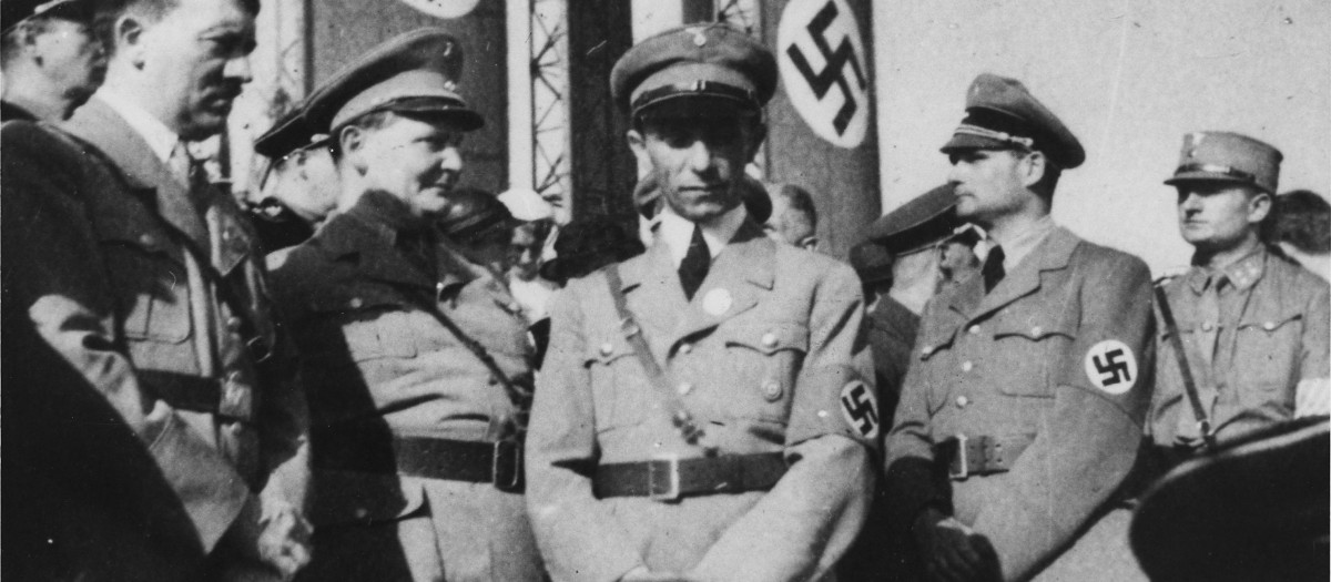 Los arquitectos de la purga (de izquierda a derecha): Hitler, Göring, Goebbels y Hess. Himmler y Heydrich no aparecen.