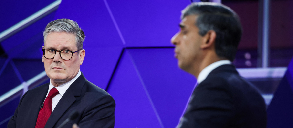 El primer ministro y líder del Partido Conservador, Rishi Sunak, y el líder laborista Keir Starmer, durante el debate