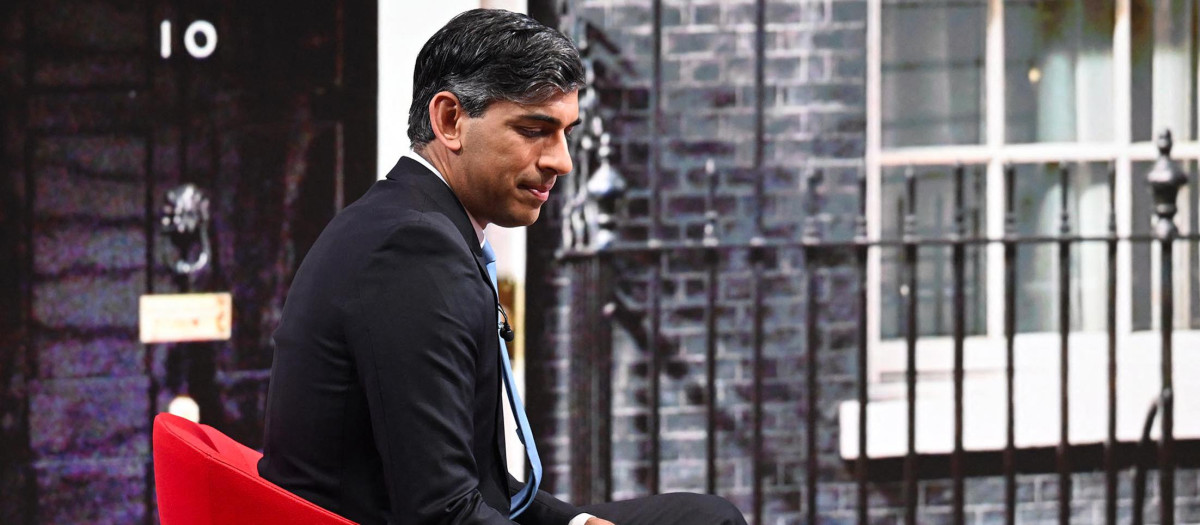 A handout picture released by the BBC, taken and received on June 30, 2024, shows Britain's Prime Minister and Conservative Party Leader Rishi Sunak appearing on the BBC's 'Sunday Morning' political television show with journalist Laura Kuenssberg. (Photo by JEFF OVERS / BBC / AFP) / RESTRICTED TO EDITORIAL USE - MANDATORY CREDIT " AFP PHOTO / JEFF OVERS-BBC " - NO MARKETING NO ADVERTISING CAMPAIGNS - DISTRIBUTED AS A SERVICE TO CLIENTS TO REPORT ON THE BBC PROGRAMME OR EVENT SPECIFIED IN THE CAPTION - NO ARCHIVE - NO USE AFTER **JULY 21, 2024** /
