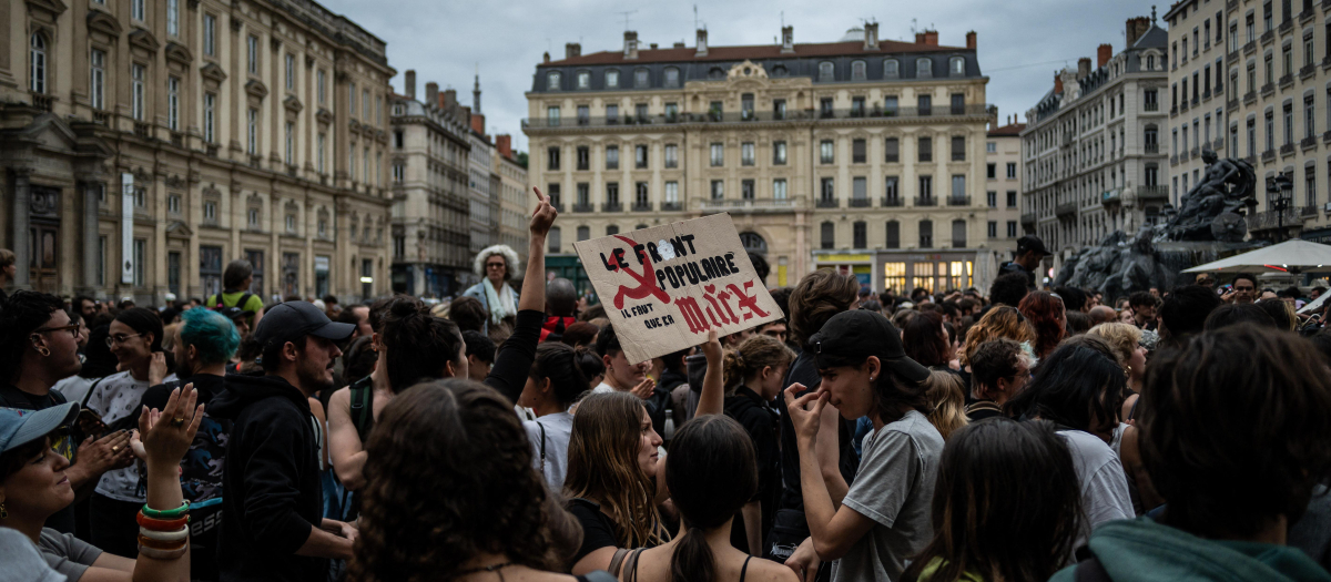 Grupos de izquierda se manifiestan en Lyon contra la victoria en las legislativas de Agrupación Nacional