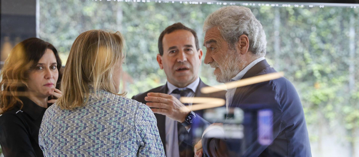 Miguel Ángel Rodríguez (derecha) en una imagen del pasado mes de abril