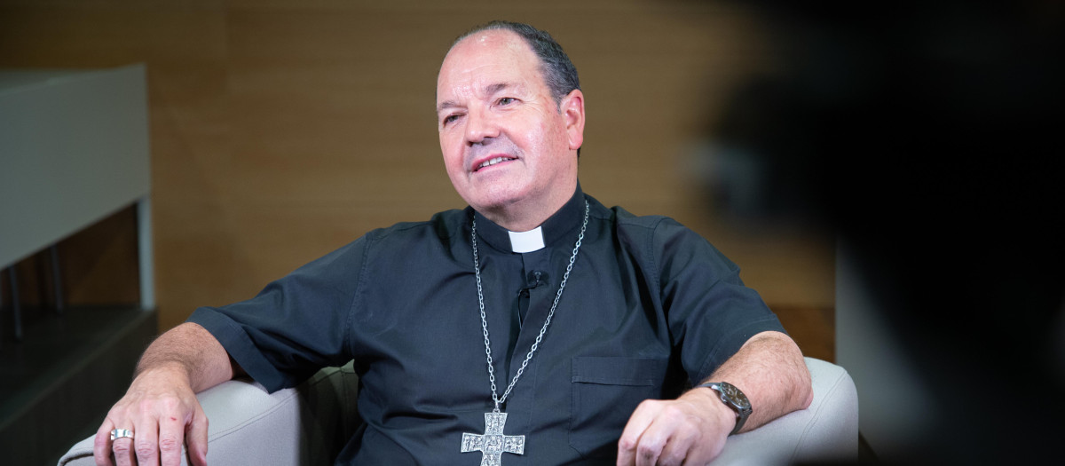 Monseñor Juan Carlos Elizalde, obispo de Vitoria, durante su entrevista para El Debate