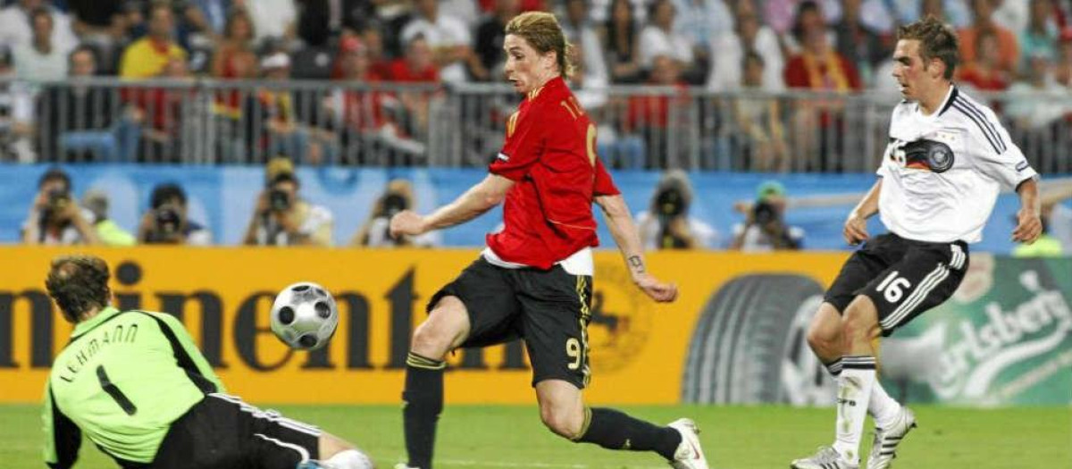 Fernando Torres marca a Jens Lehmann el gol de la final de la Eurocopa 2008