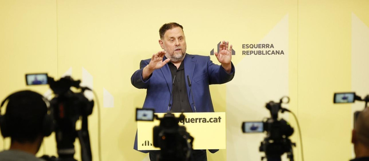 El presidente de ERC, Oriol Junqueras, durante una rueda de prensa, en la sede de ERC, a 16 de mayo de 2024, en Barcelona, Catalunya (España). El líder de ERC, Oriol Junqueras, ha asegurado en rueda de prensa que quiere seguir liderando ERC si tiene "un aval explícito y renovado de la militancia", y ha defendido que se ve con fuerzas de ser presidente del partido y que ahora quiere empezar un proceso de escucha. El anuncio ha tenido lugar tras anunciar ayer, que dejaría la presidencia del partido temporalmente después de las elecciones europeas del 9 de junio.
16 MAYO 2024;ERC;JUNQUERAS;ELECCIONES
Kike Rincón / Europa Press
(Foto de ARCHIVO)
16/5/2024