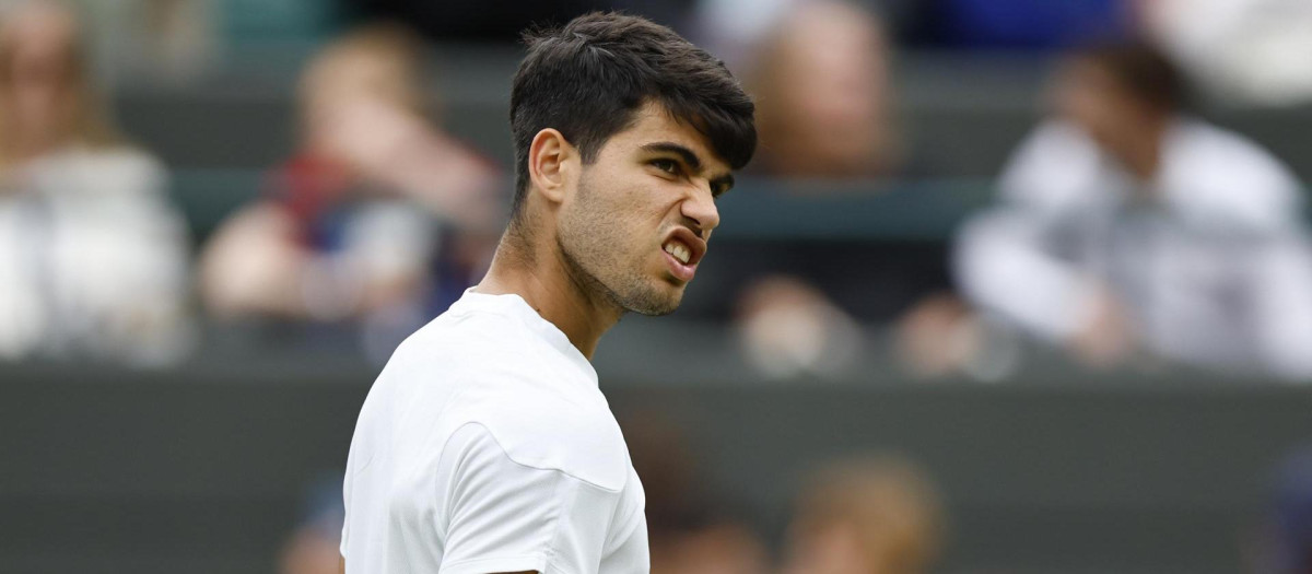 Carlos Alcaraz se impone a Aleksander Vukic en Wimbledon
