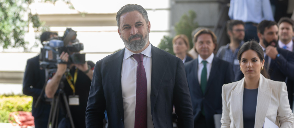 El líder de VOX, Santiago Abascal, a su llegada a una sesión plenaria en el Congreso de los Diputados