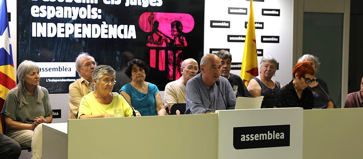 Rueda de prensa de la Asamblea Nacional Catalana, liderada por Lluís Llach
